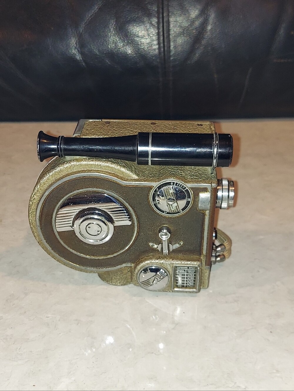 VINTAGE 1940'S REVERE EIGHT MODEL SEVENTY 8mm FILM MAGAZINE WIND-UP MOVIE CAMERA